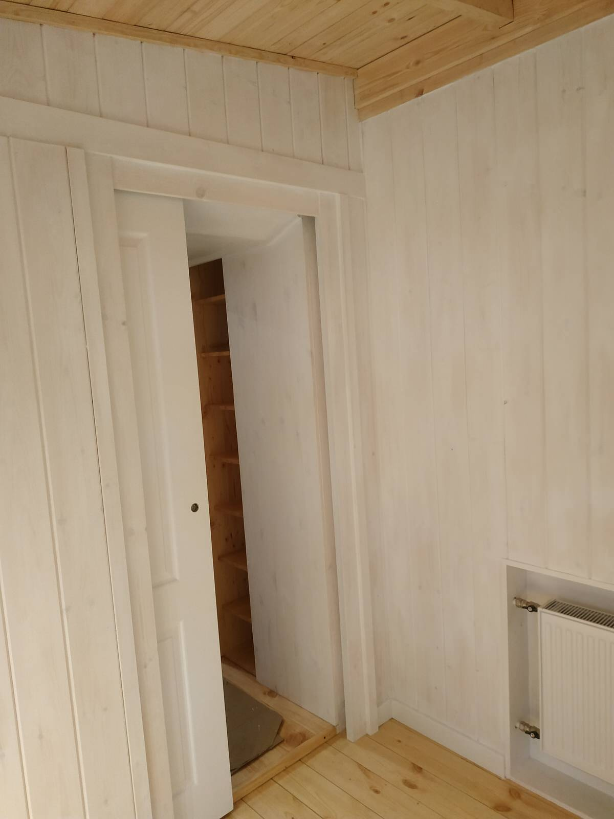 Пристройка прихожей к старому дому в деревне