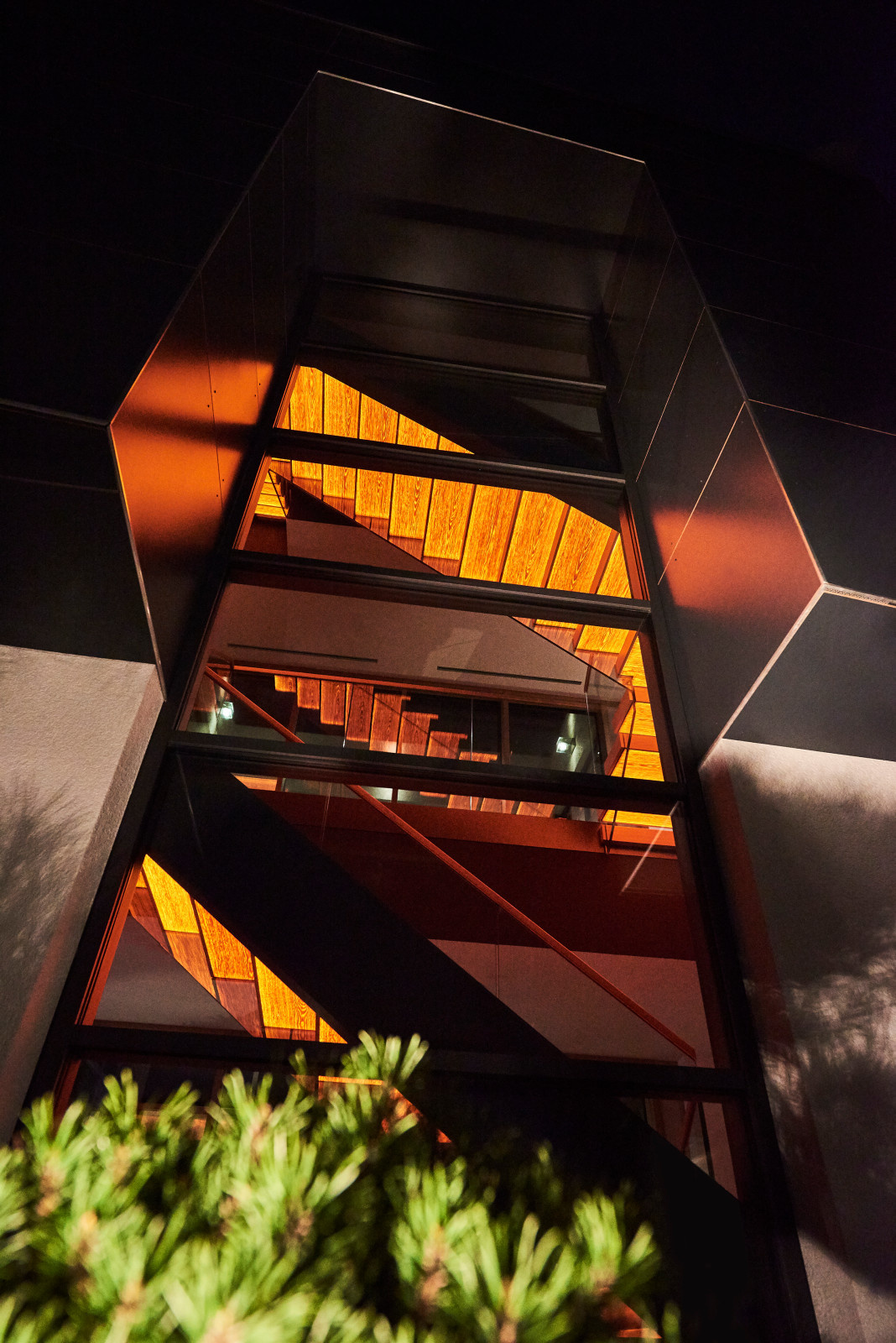 Консольная лестница с инновационной встроенной подсветкой