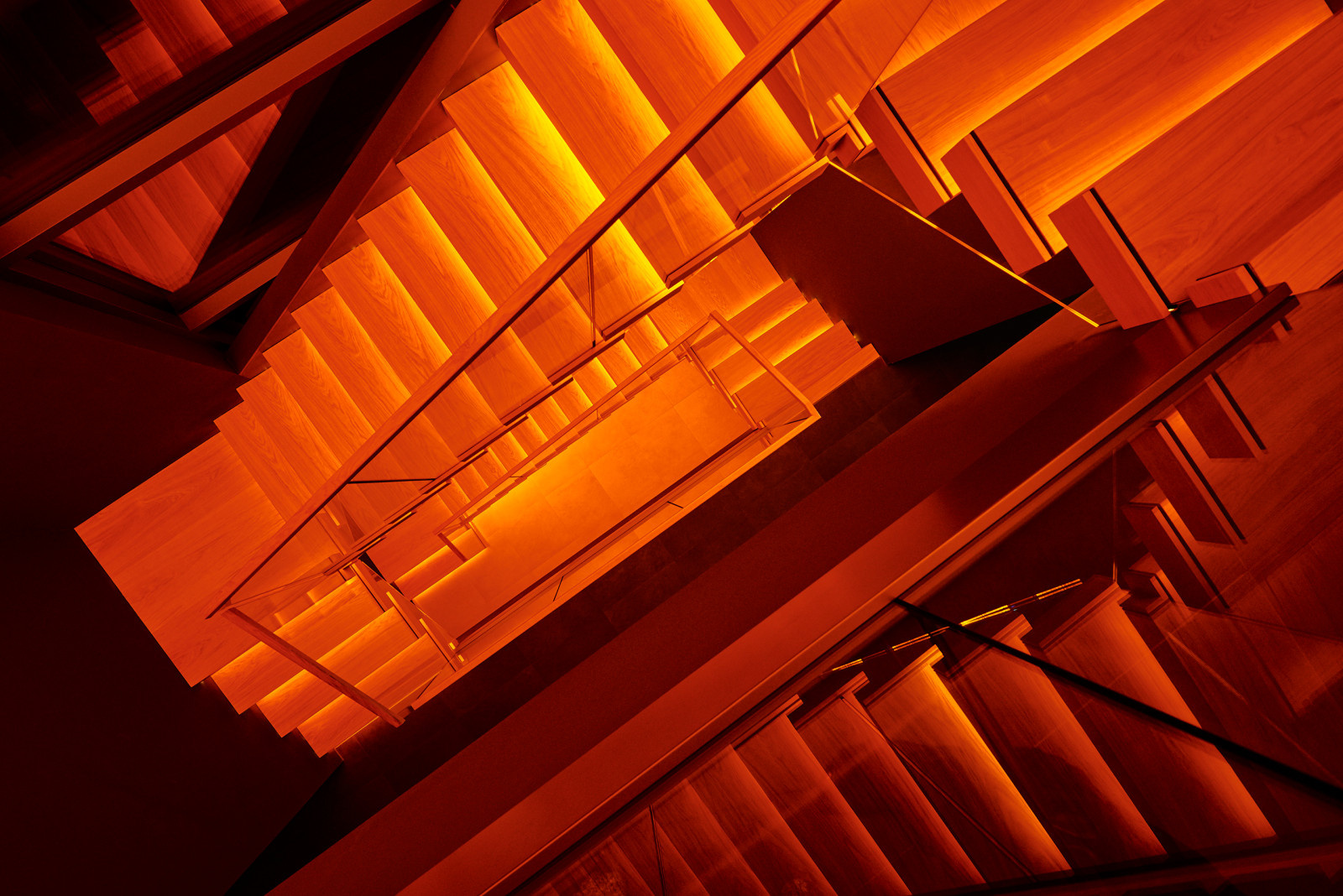 Консольная лестница с инновационной встроенной подсветкой