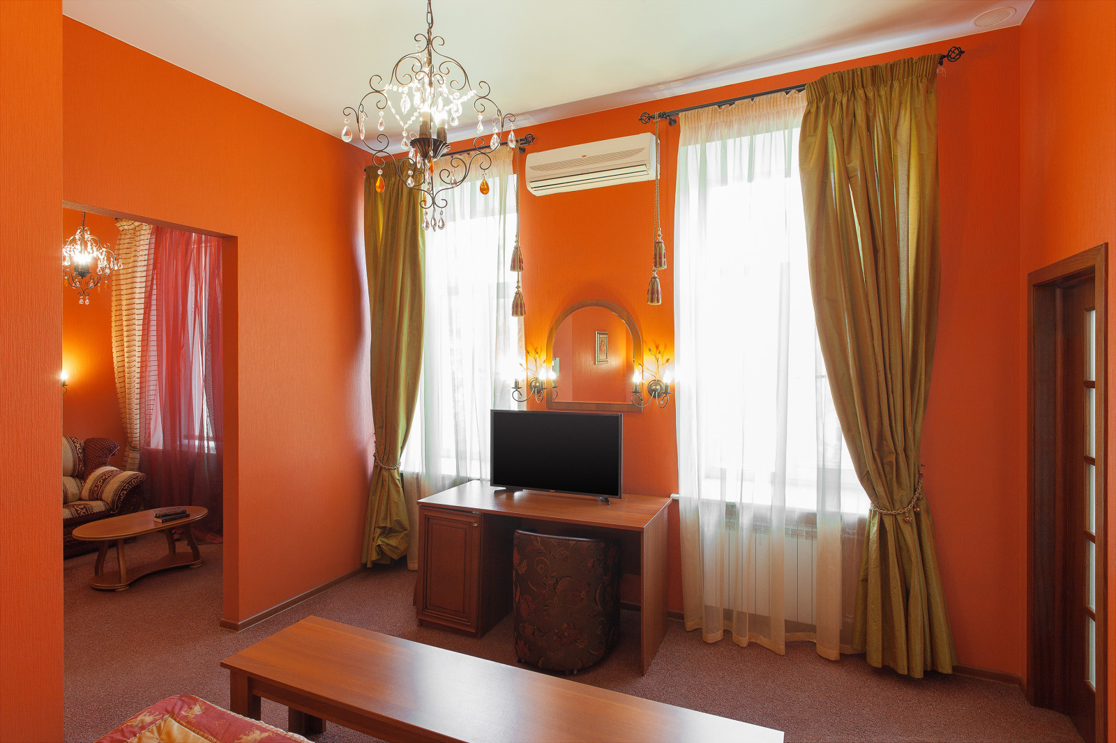 Отель Macro Polo — интерьеры номера Hennessy