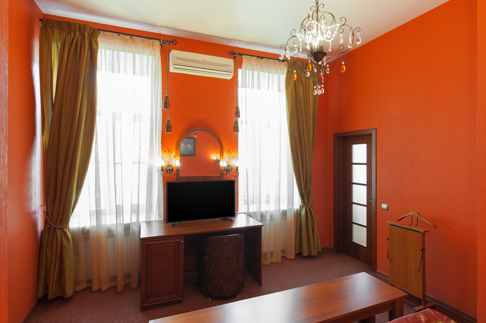 Отель Macro Polo — интерьеры номера Hennessy