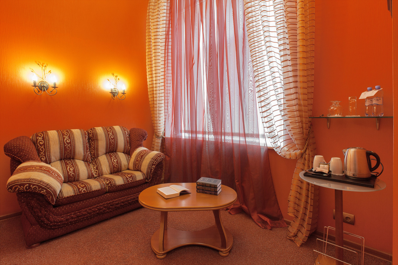 Отель Macro Polo — интерьеры номера Hennessy