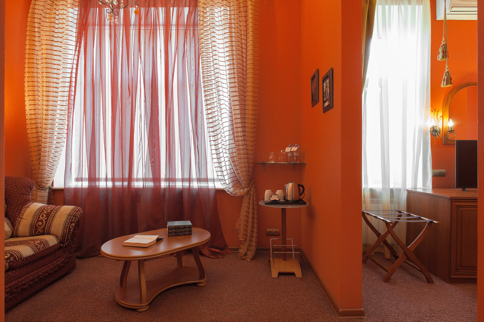 Отель Macro Polo — интерьеры номера Hennessy