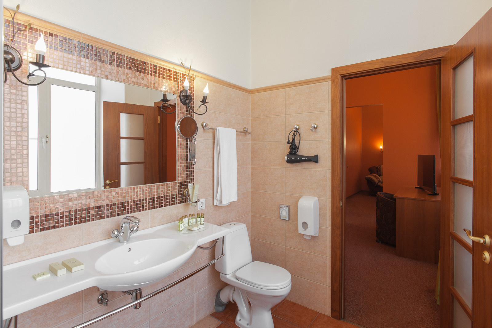 Отель Macro Polo — интерьеры номера Hennessy