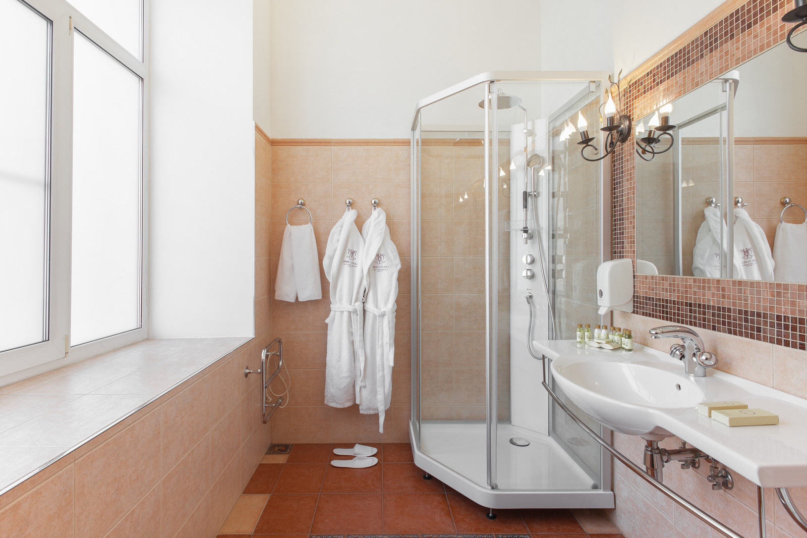 Обложка проекта: Отель Macro Polo — интерьеры номера Hennessy