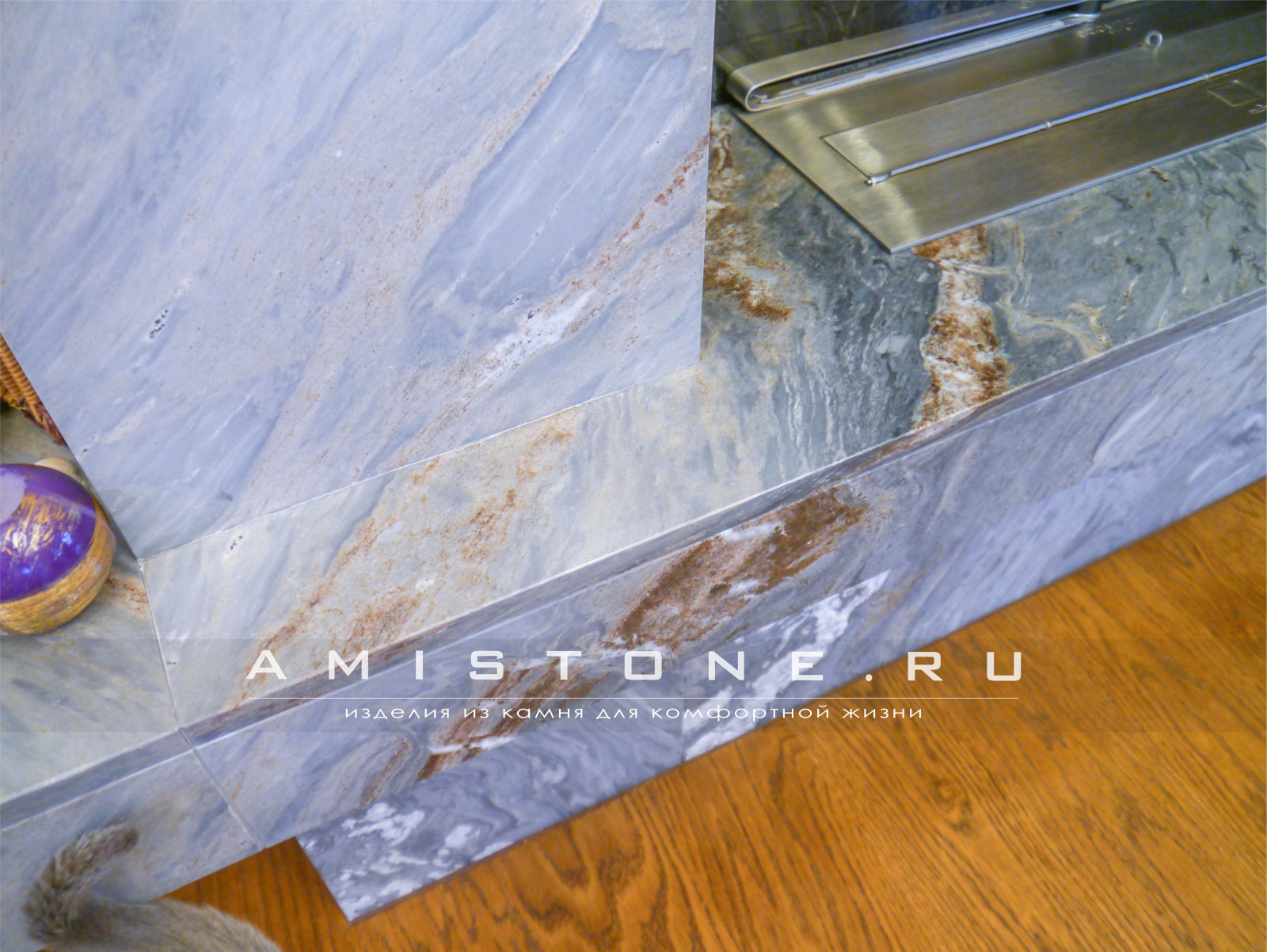 Биокамин из мрамора Palissandro Blue