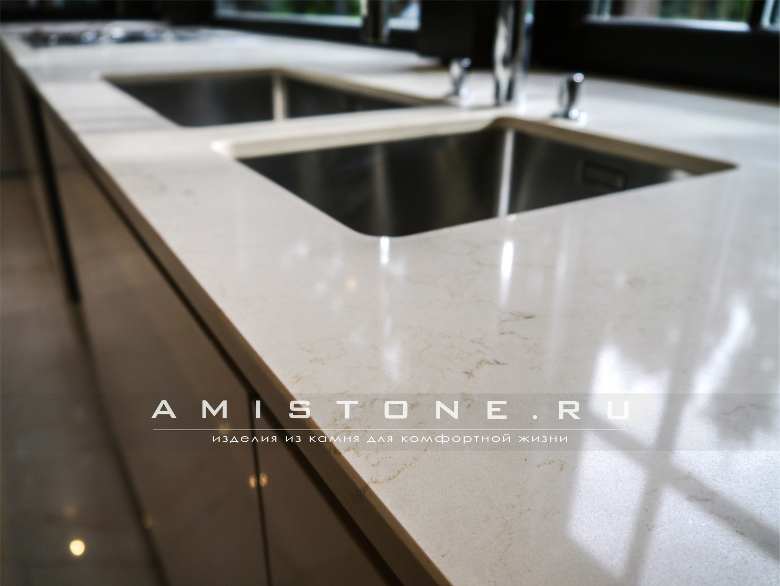 Кухонная столешница из кварца Caesarstone Dream Marfil