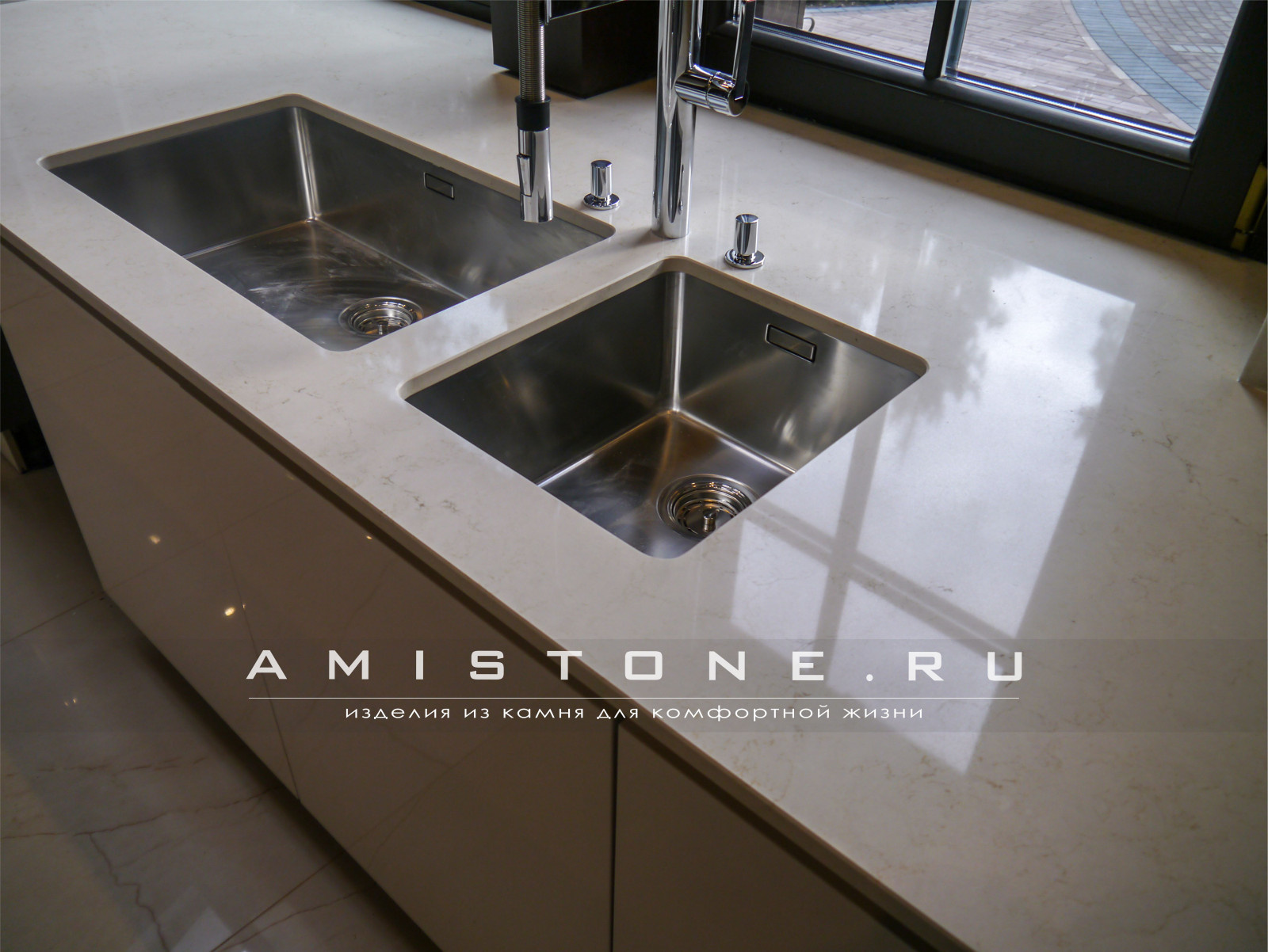 Кухонная столешница из кварца Caesarstone Dream Marfil