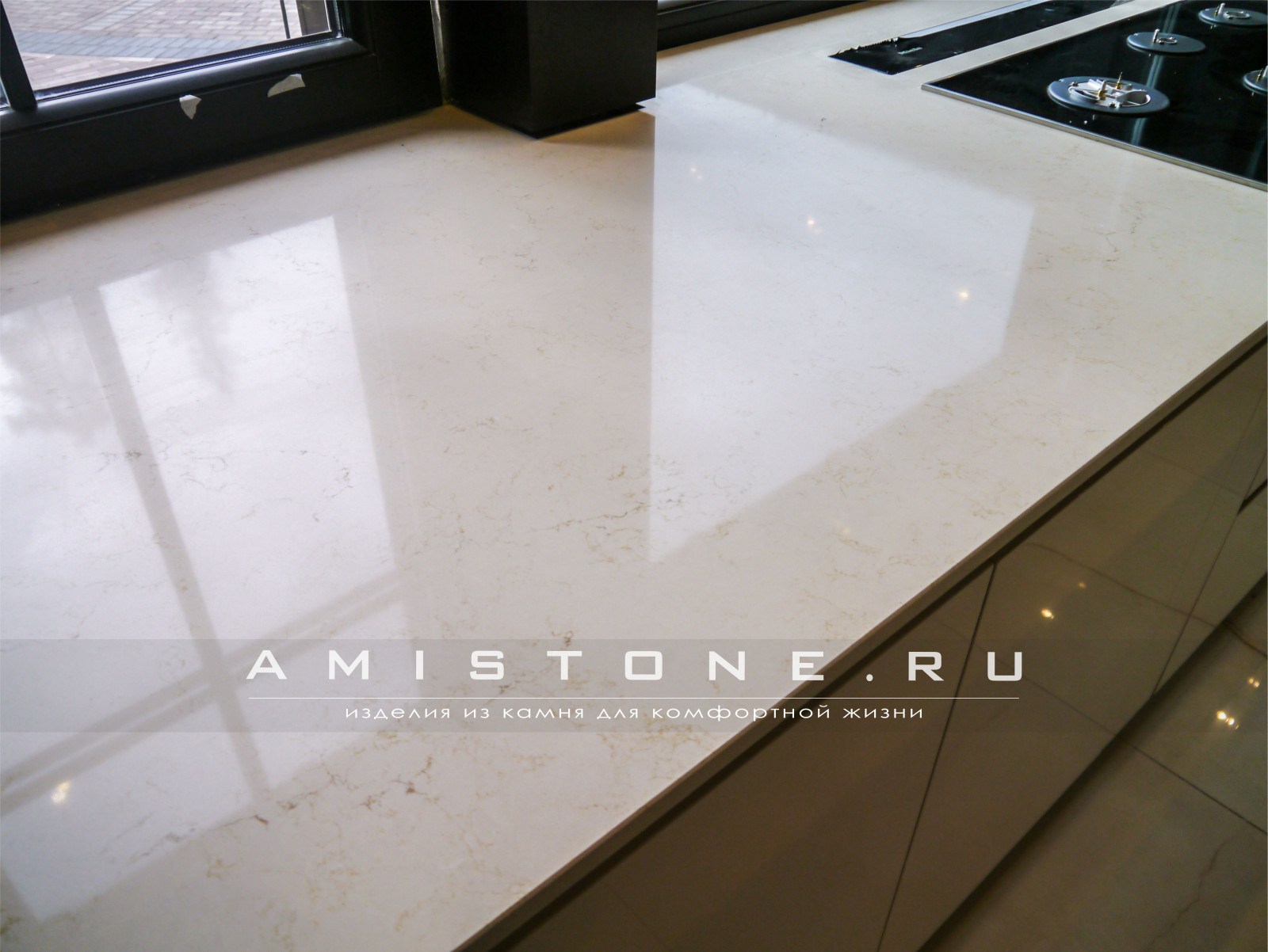 Кухонная столешница из кварца Caesarstone Dream Marfil
