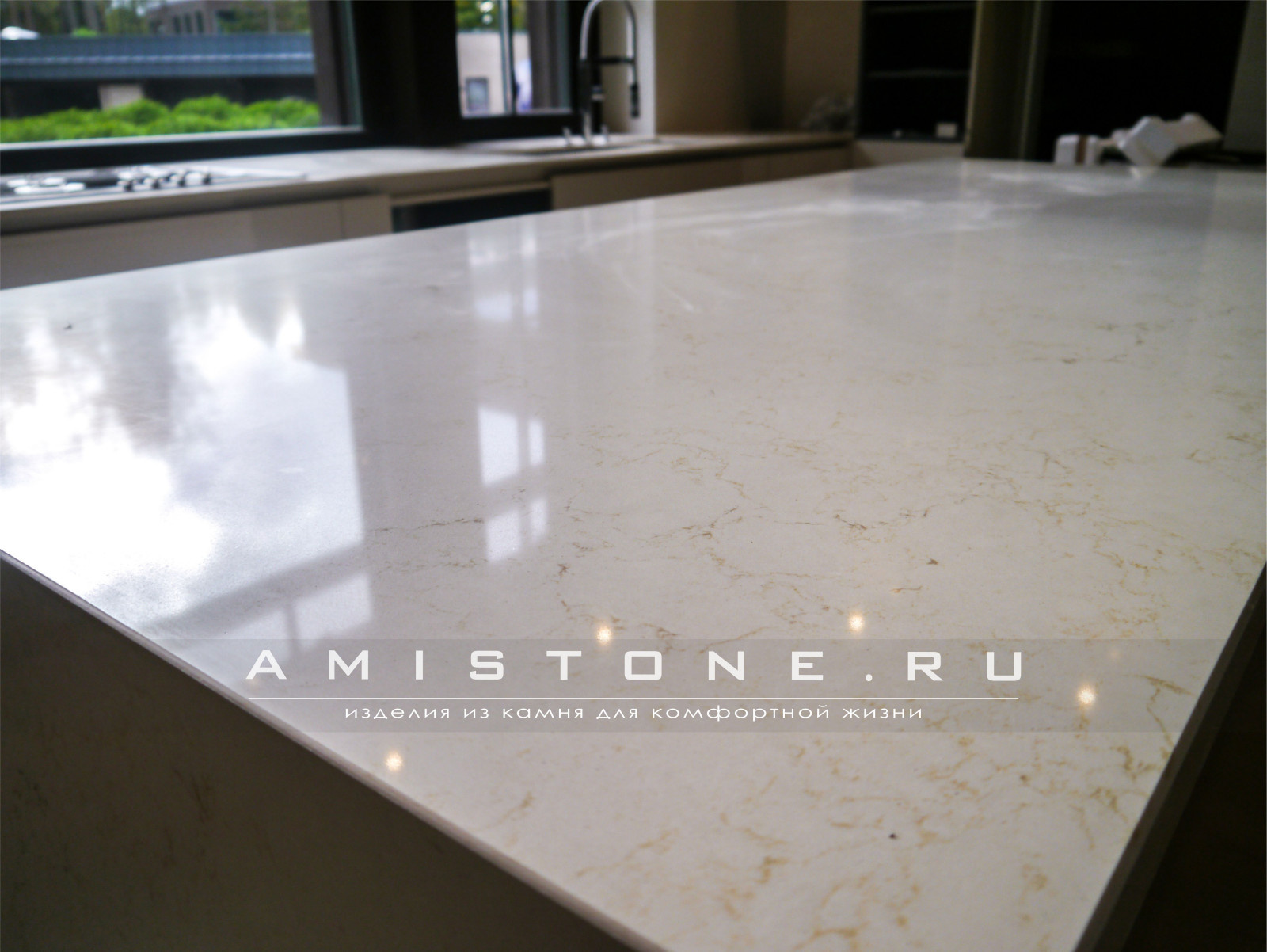 Кухонная столешница из кварца Caesarstone Dream Marfil