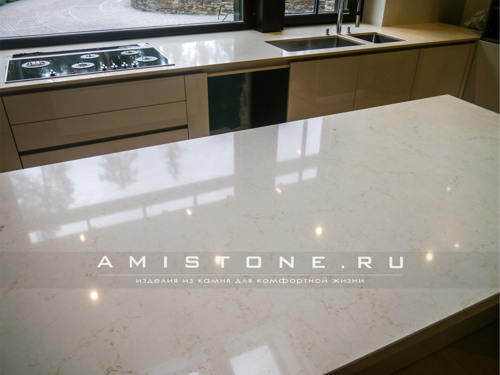 Обложка проекта: Кухонная столешница из кварца Caesarstone Dream Marfil