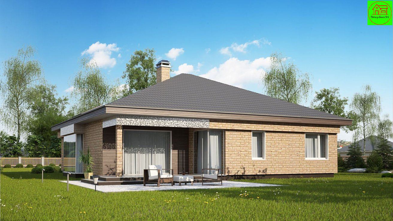 Просторный дом  с кирпичной облицовкой фасада.