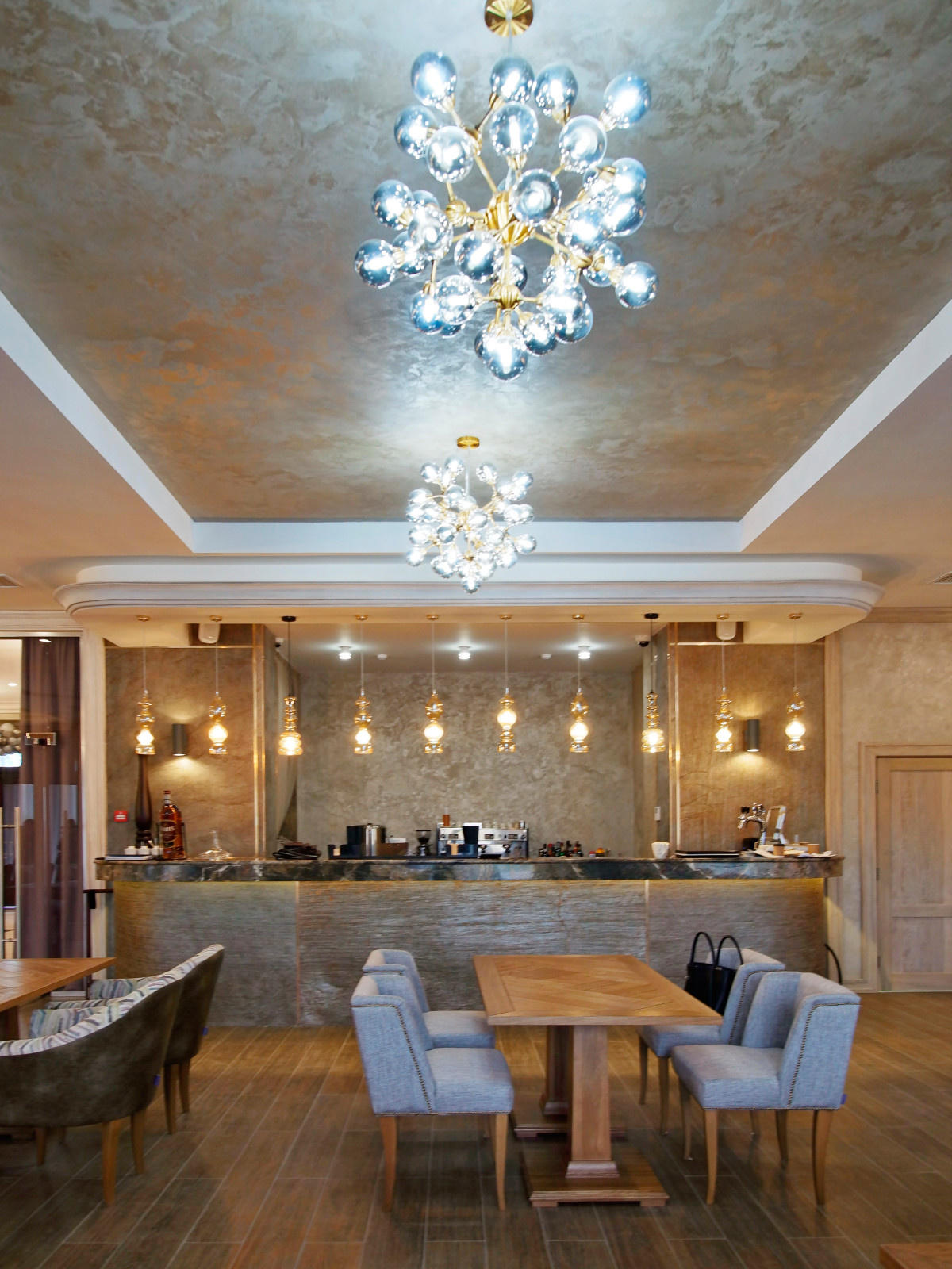 Ресторан в современном стиле. Отделочные работы.