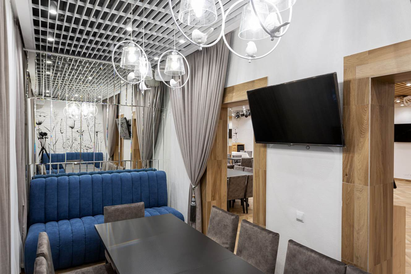 Зеркала и зеркальные панно для ресторана на базе отдыха г.Сысерть