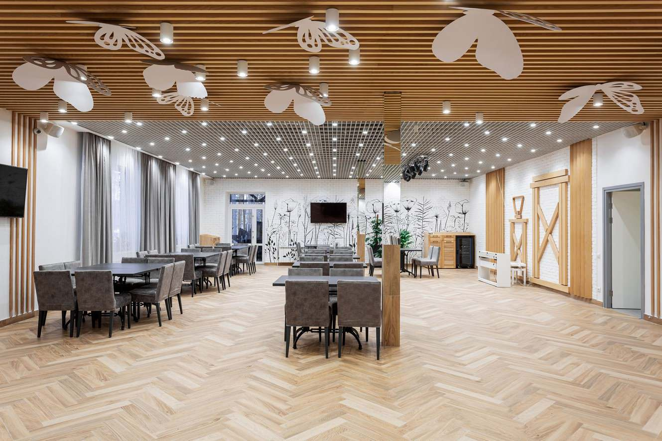 Зеркала и зеркальные панно для ресторана на базе отдыха г.Сысерть