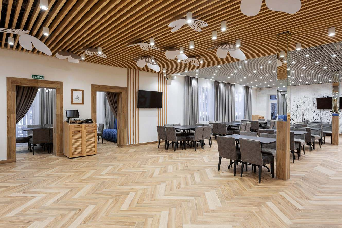 Зеркала и зеркальные панно для ресторана на базе отдыха г.Сысерть