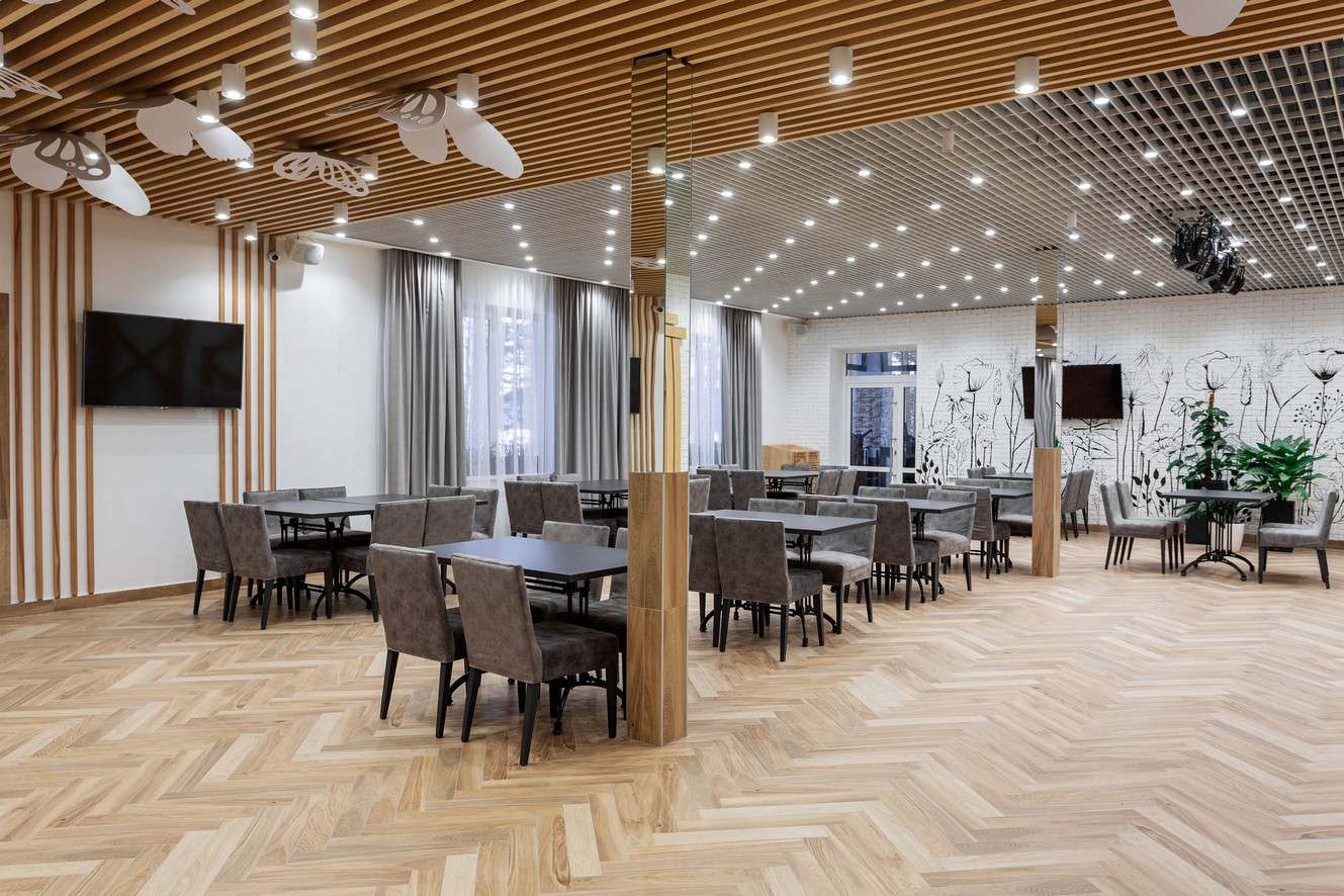 Зеркала и зеркальные панно для ресторана на базе отдыха г.Сысерть