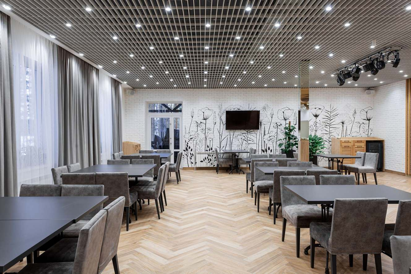 Зеркала и зеркальные панно для ресторана на базе отдыха г.Сысерть