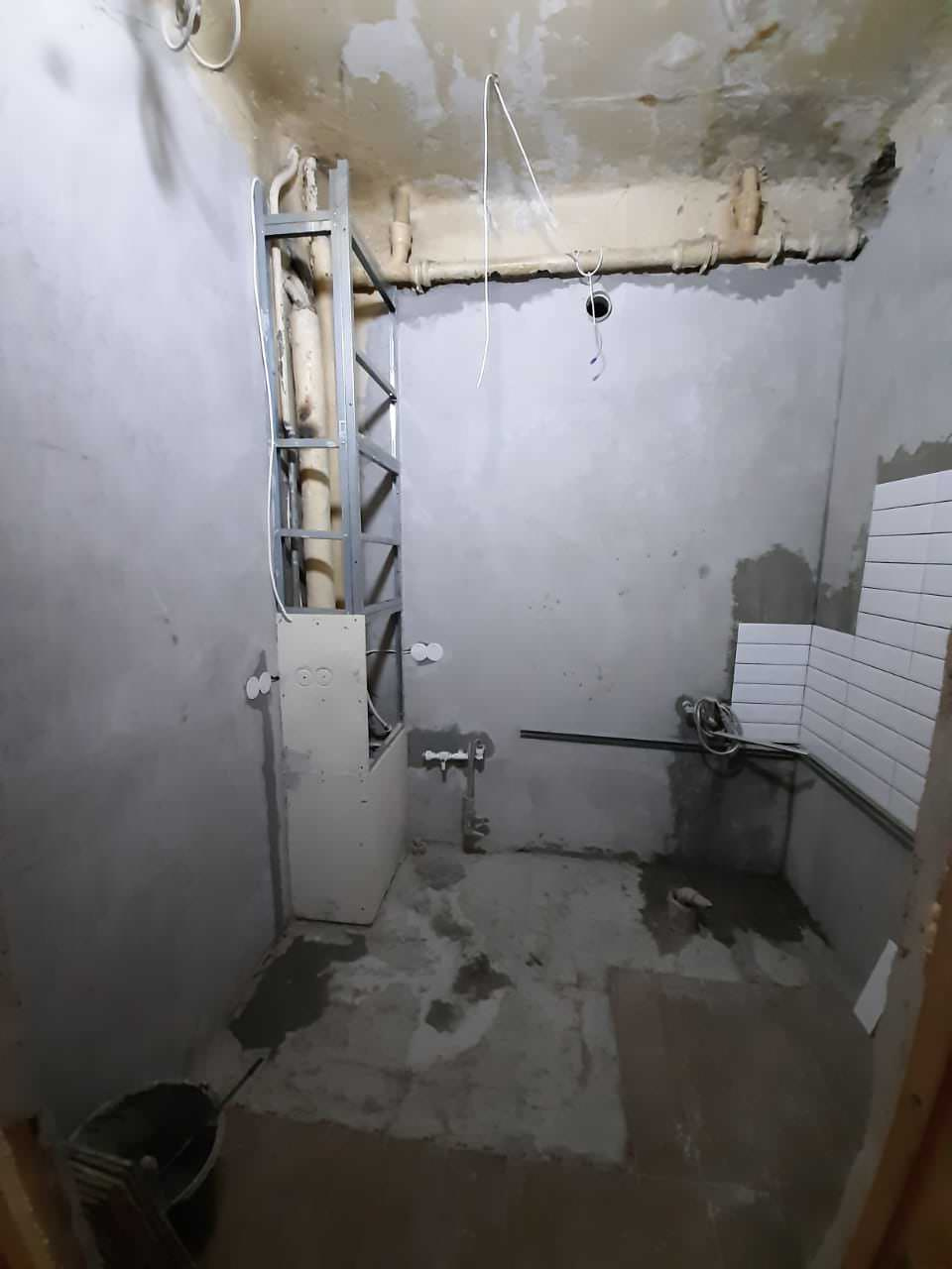 Переделка за "ремонтниками" ванной, туалета и прихожей