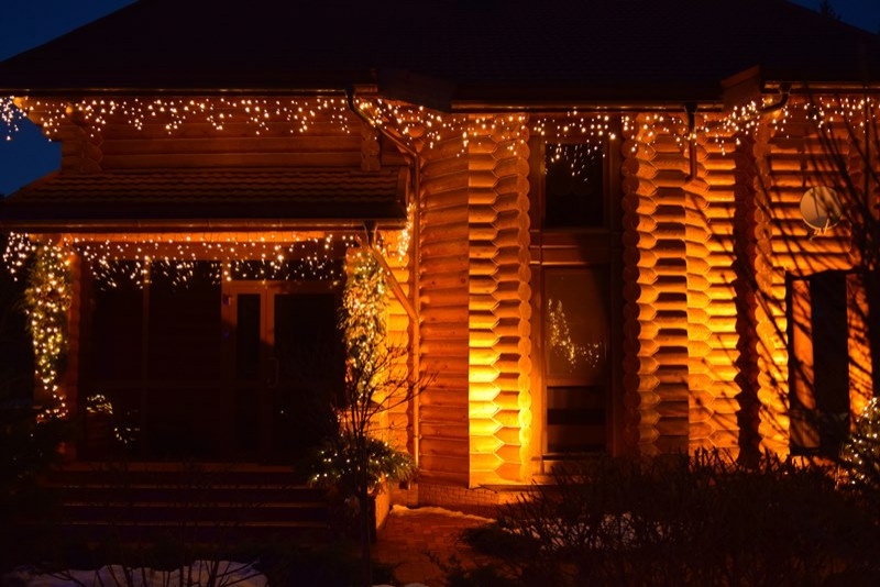 Новый год стучится в дверь