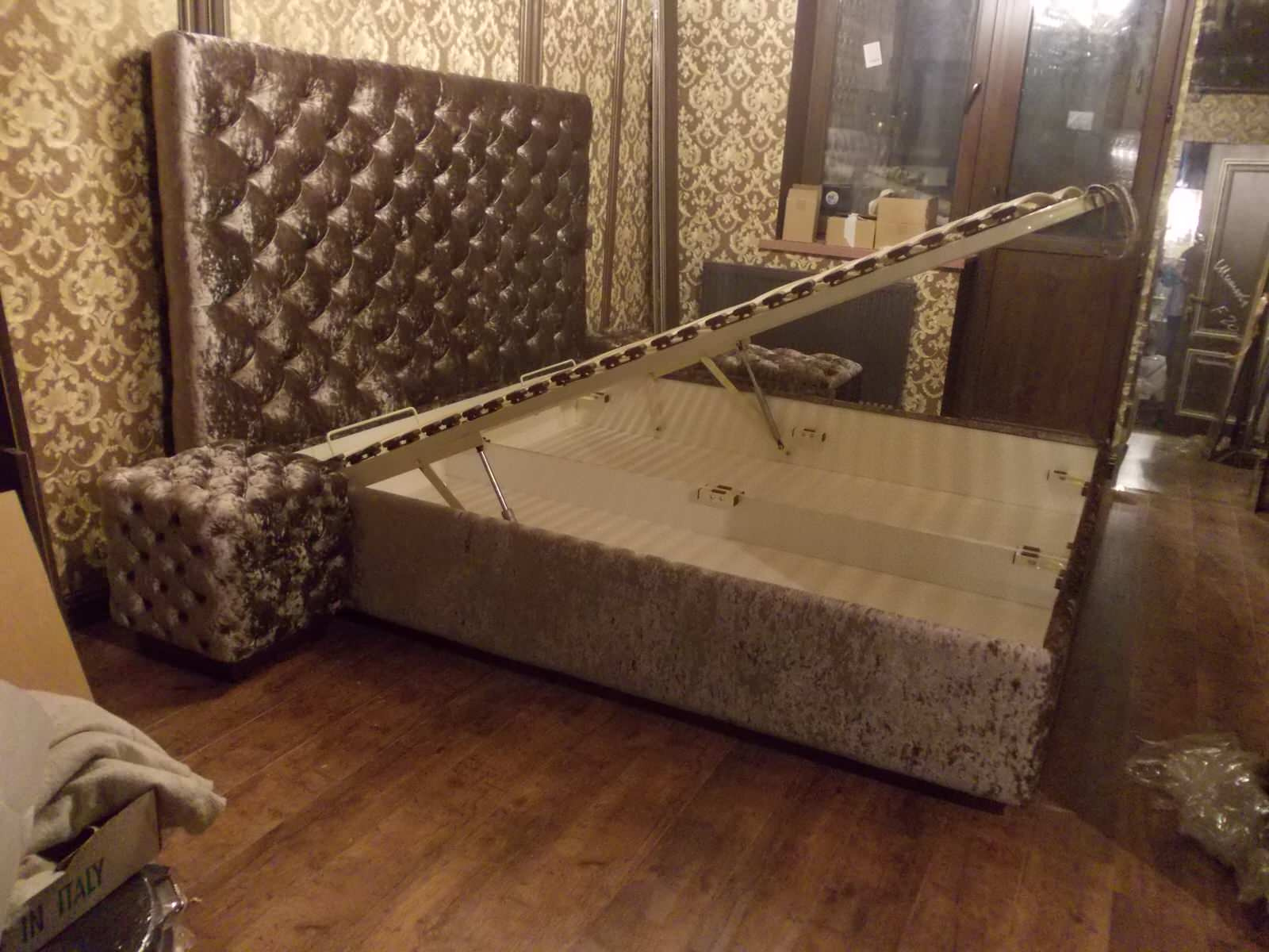 Кровати в каретной стяжке