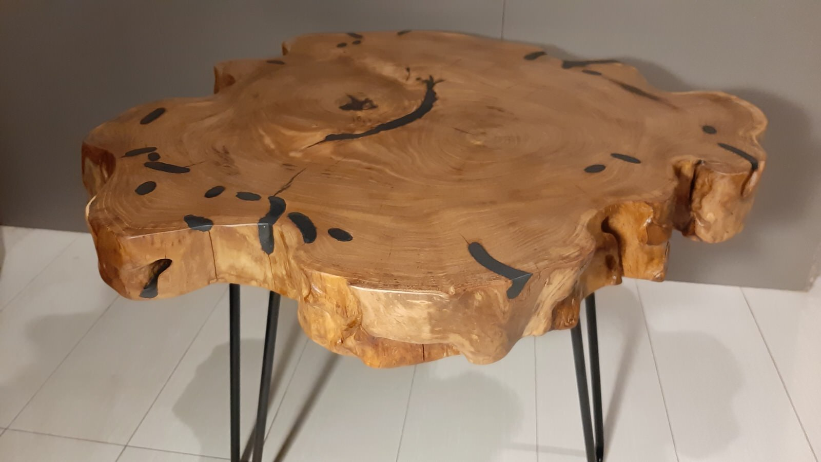 Кофейный столик из спила карагача
