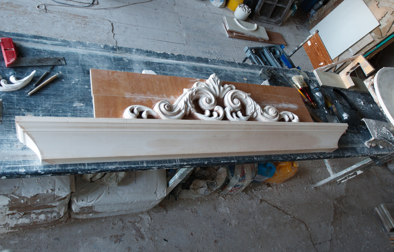 Гипсовая лепнина в загородном доме