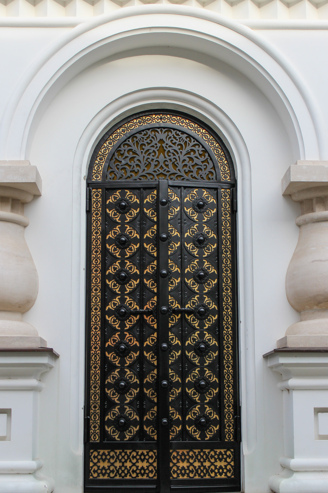 Дверь в часовню