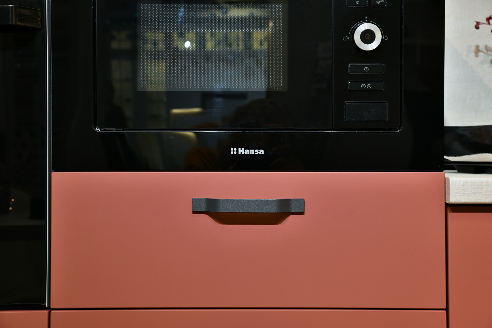 Кухня в треновых оттенках