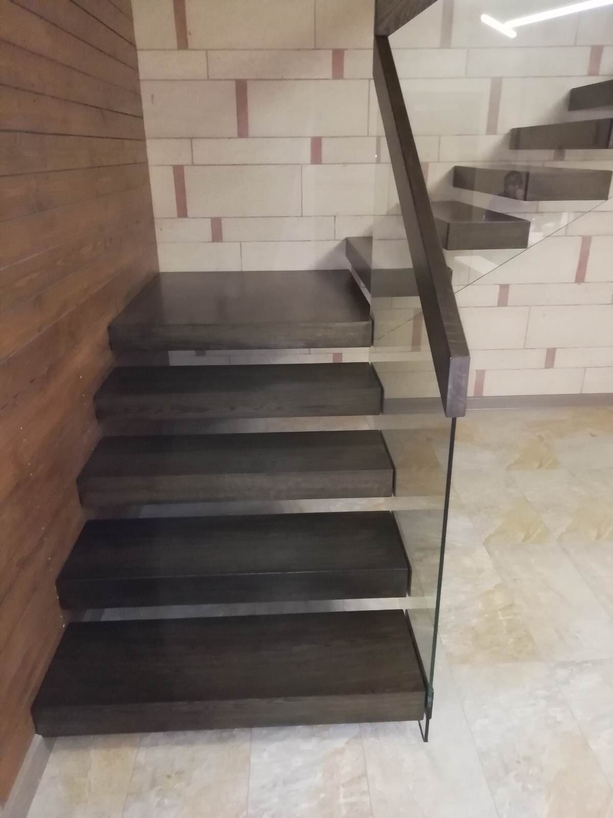 лестница консольная материал дуб стекло ударопрочное в поручне подсветка