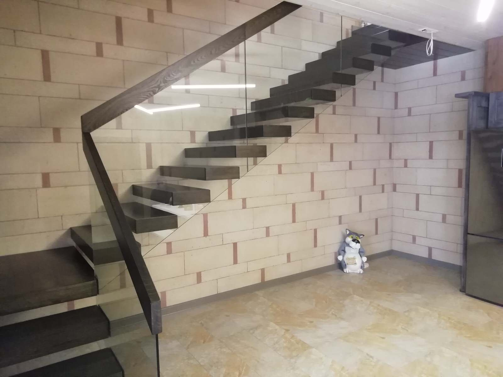 лестница консольная материал дуб стекло ударопрочное в поручне подсветка