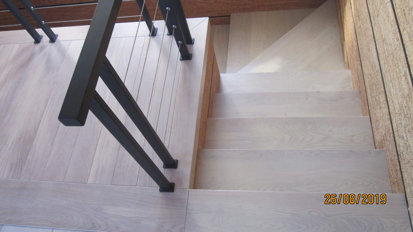 лестница беленый дуб с подсветкой