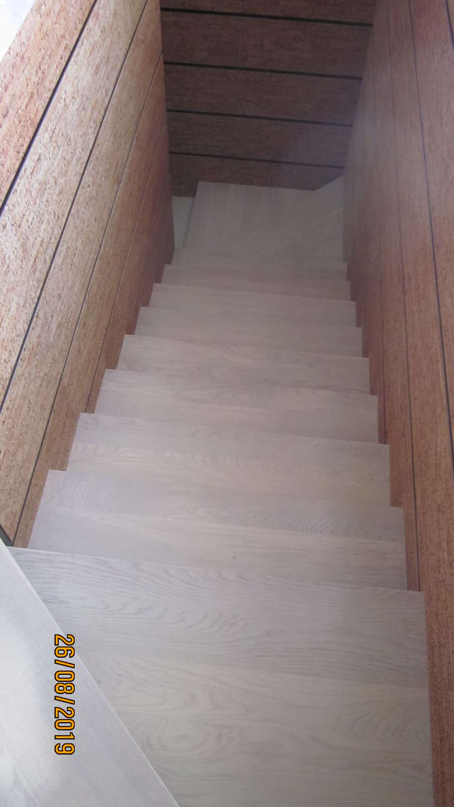 лестница беленый дуб с подсветкой