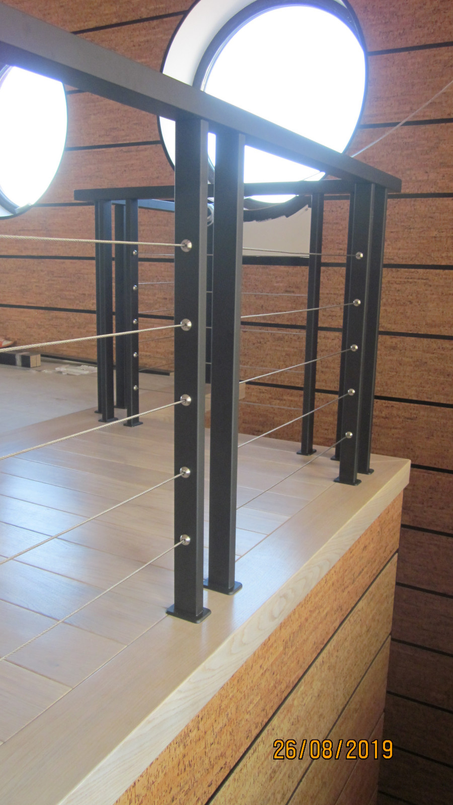 лестница беленый дуб с подсветкой