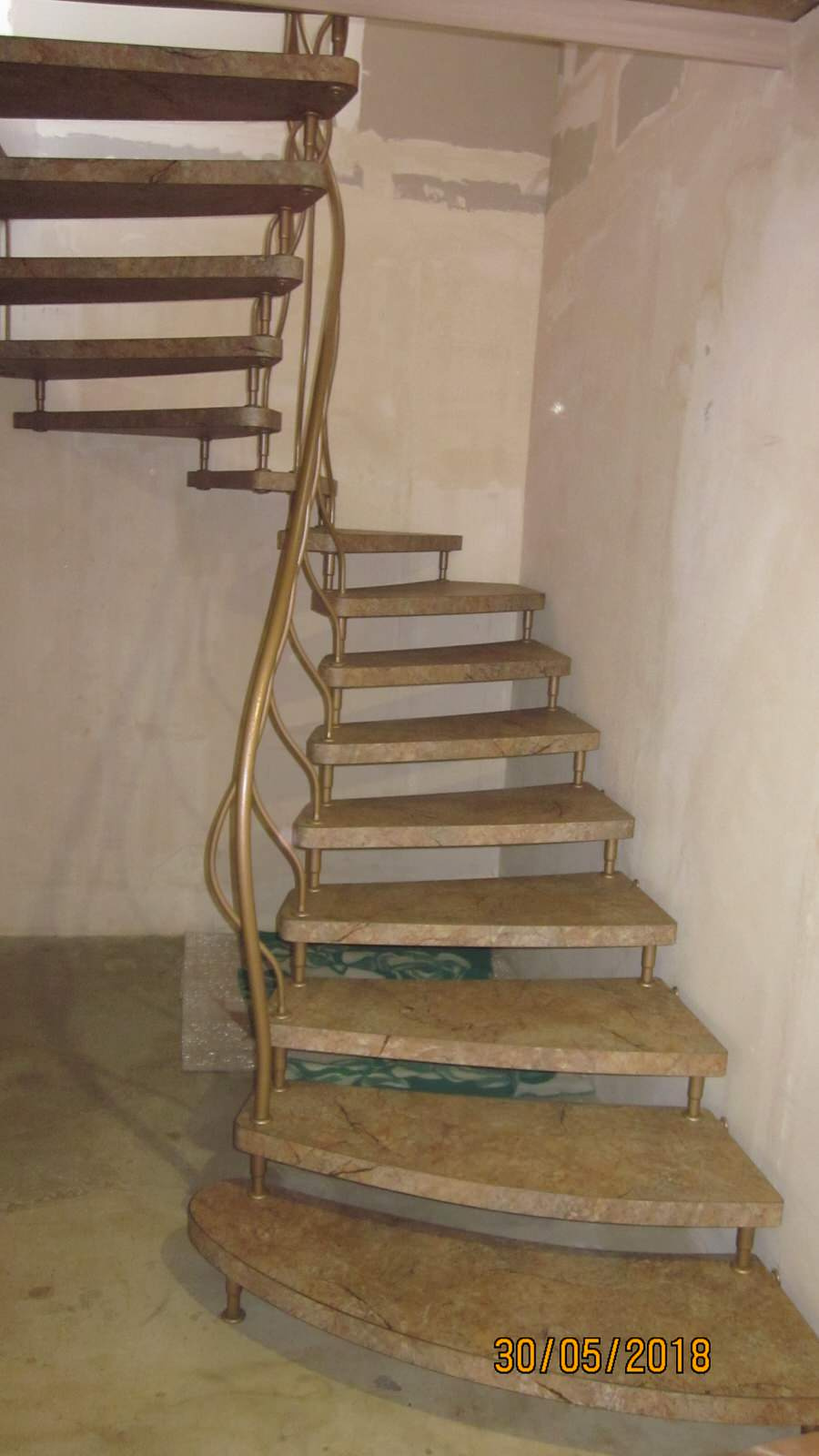 лестница больцевая покрытие мрамор