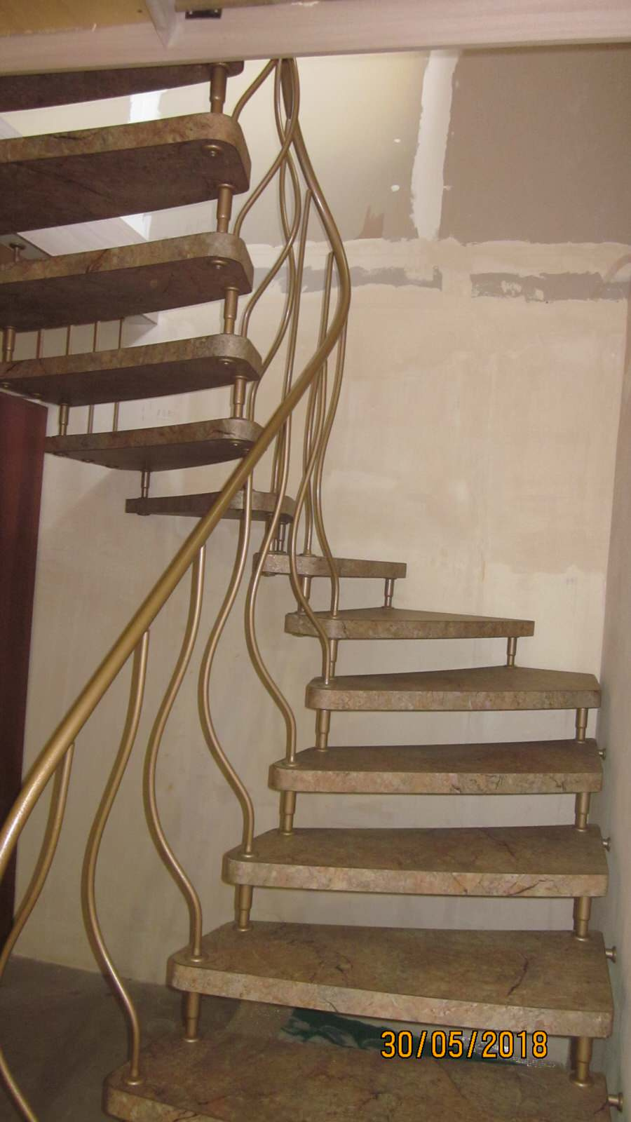 лестница больцевая покрытие мрамор