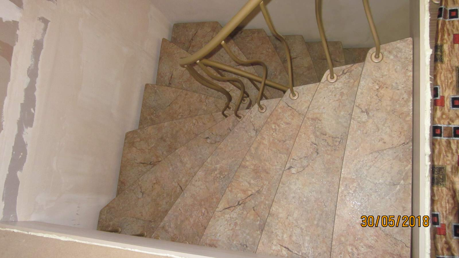 лестница больцевая покрытие мрамор