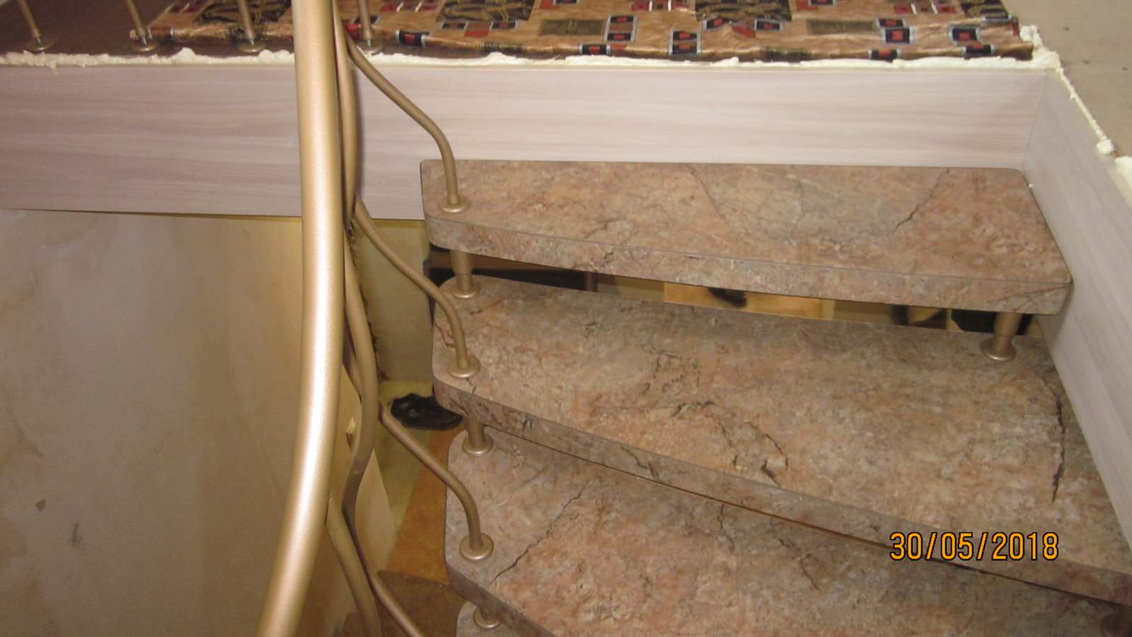 лестница больцевая покрытие мрамор