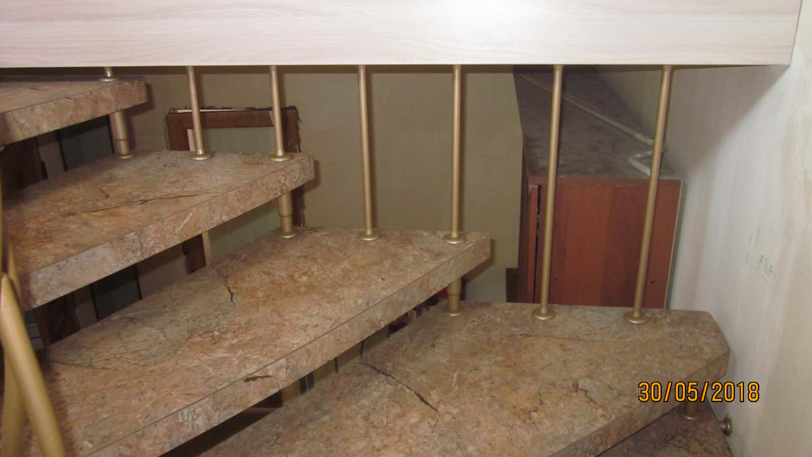 лестница больцевая покрытие мрамор