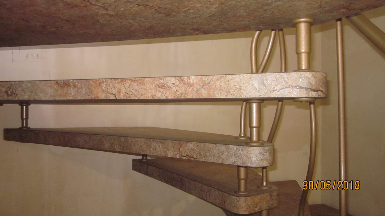 лестница больцевая покрытие мрамор