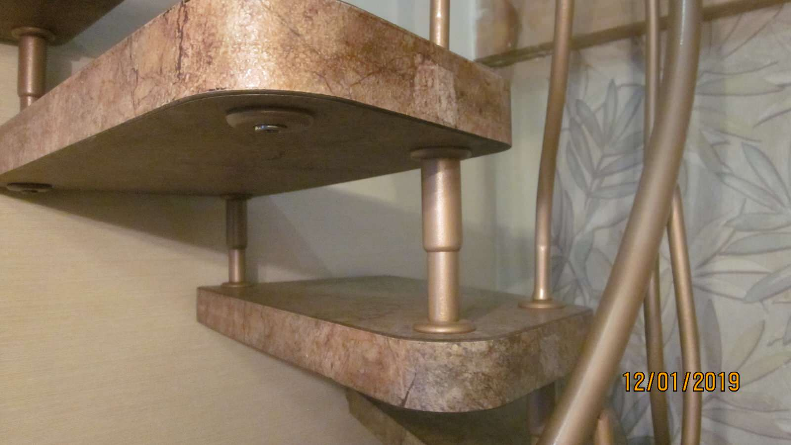 лестница больцевая покрытие мрамор .