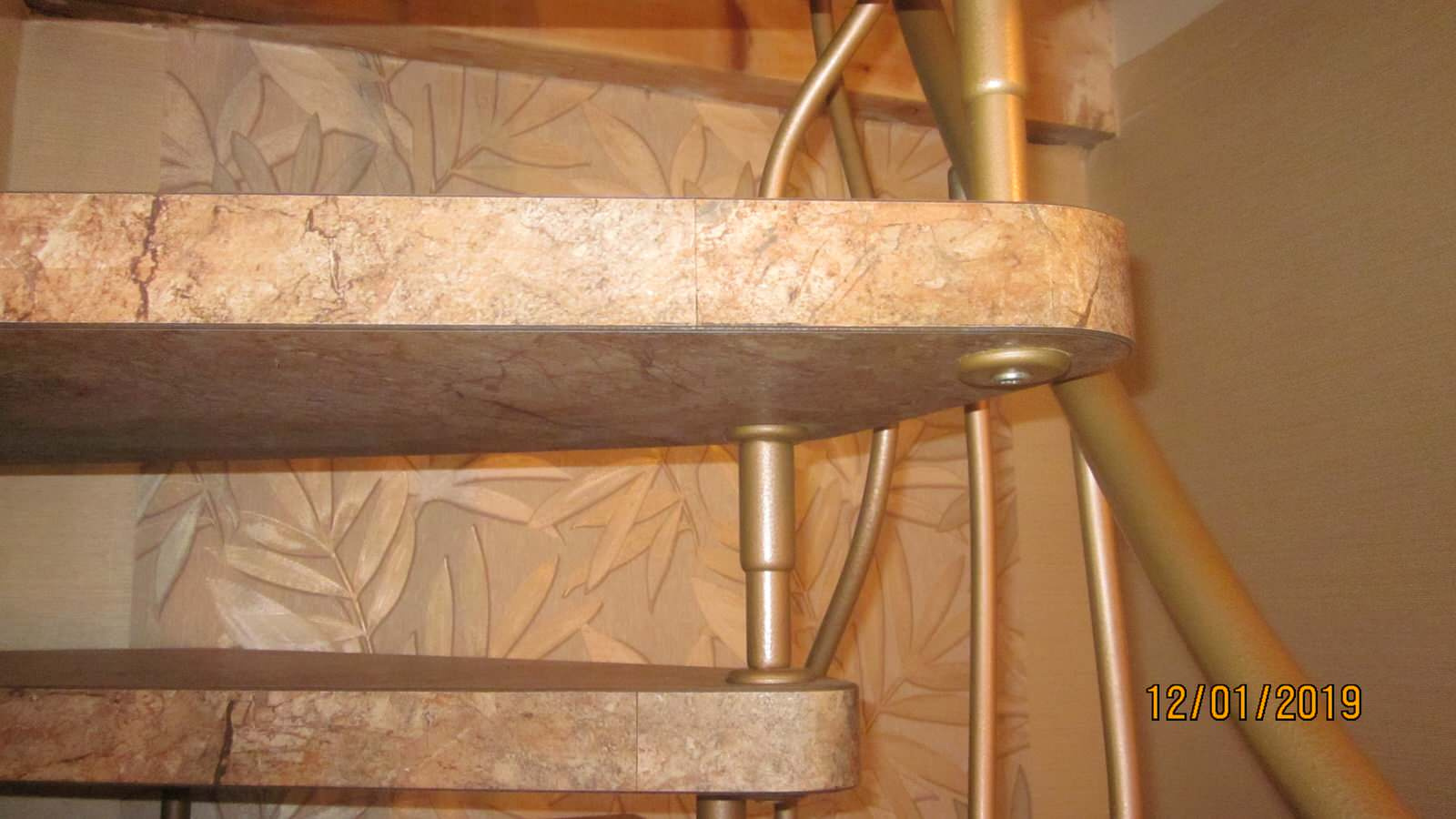 лестница больцевая покрытие мрамор .