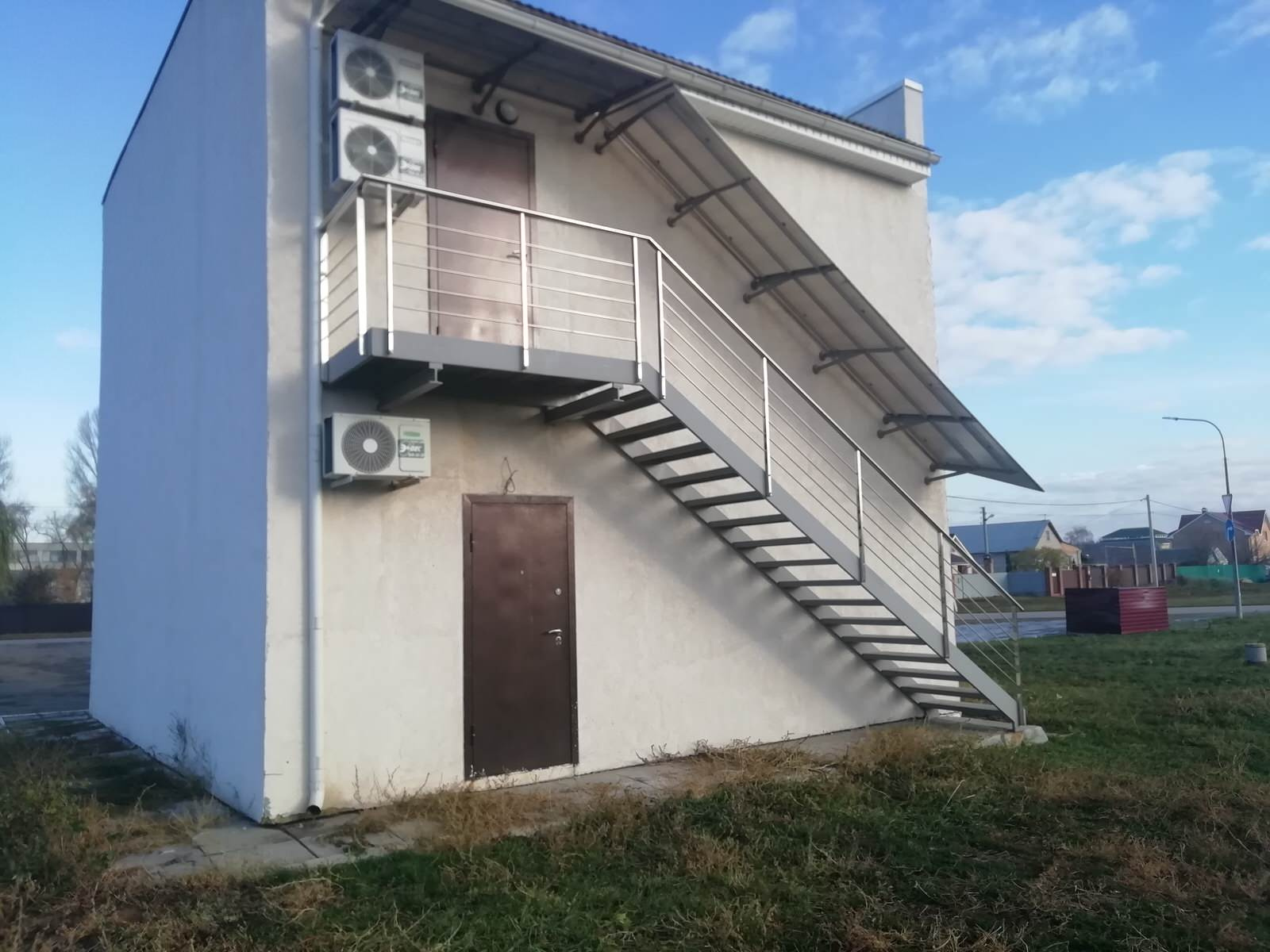 лестница из металла ограждение нерж навес