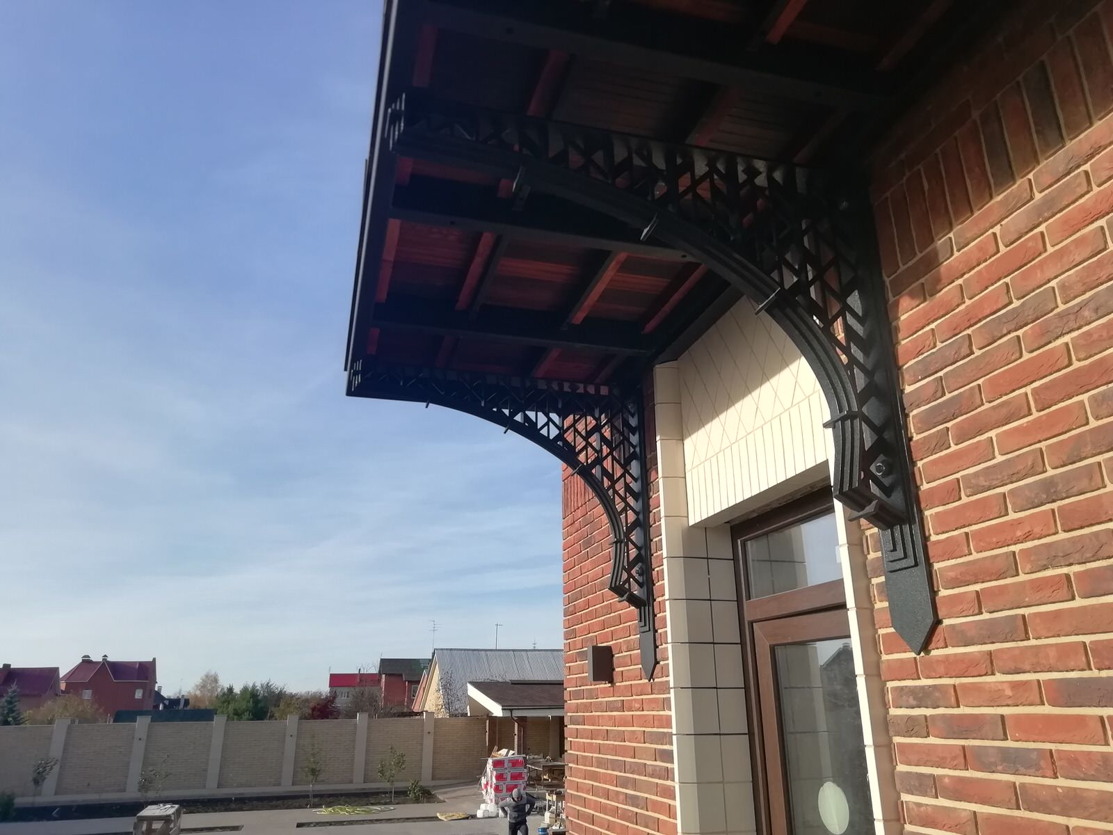 балкон на кронштейнах с ограждением