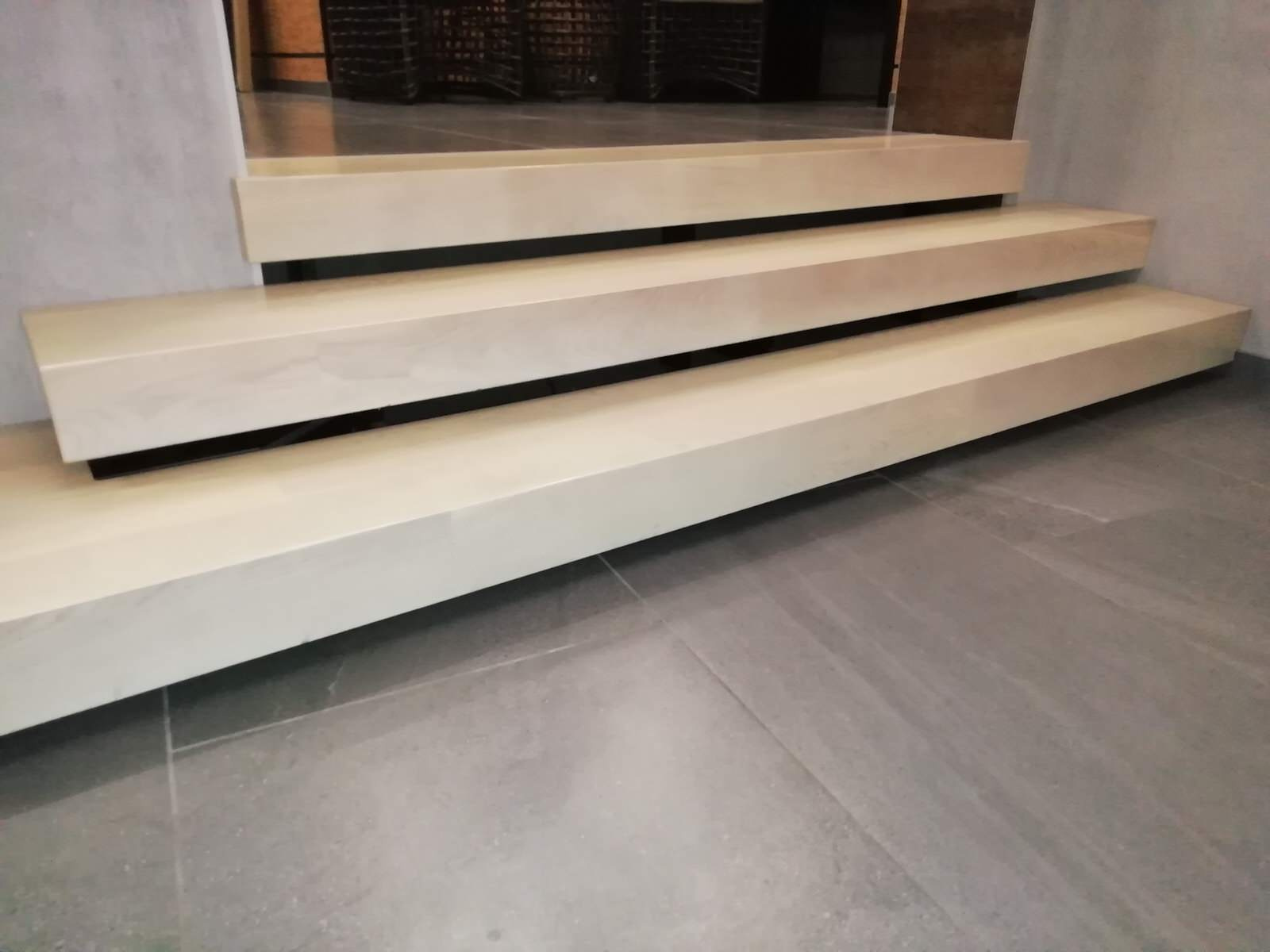 лестница беленый дуб с подсветкой