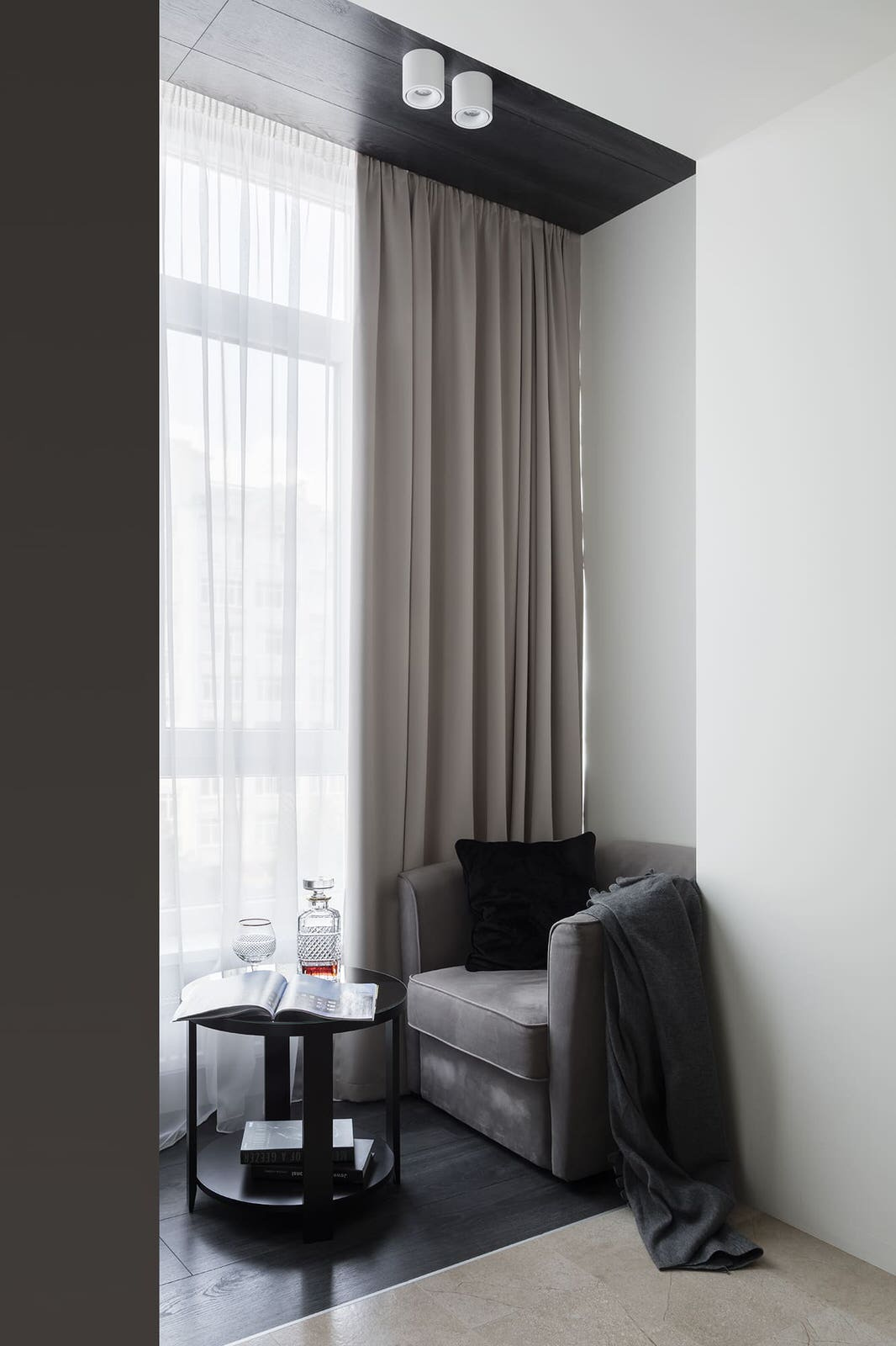 Обзор современной квартиры 170 квм. Полы без плинтуса. Двери в потолок.