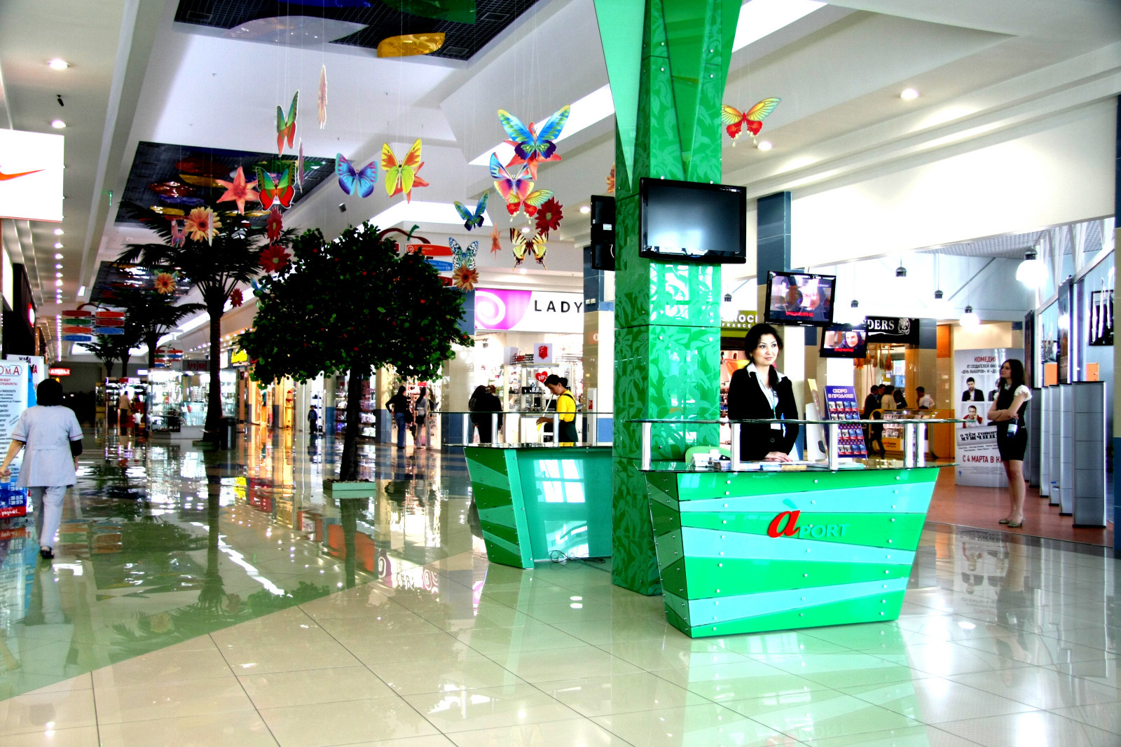 Дизайн торгового центра АПОРТ (фасады/интерьеры)