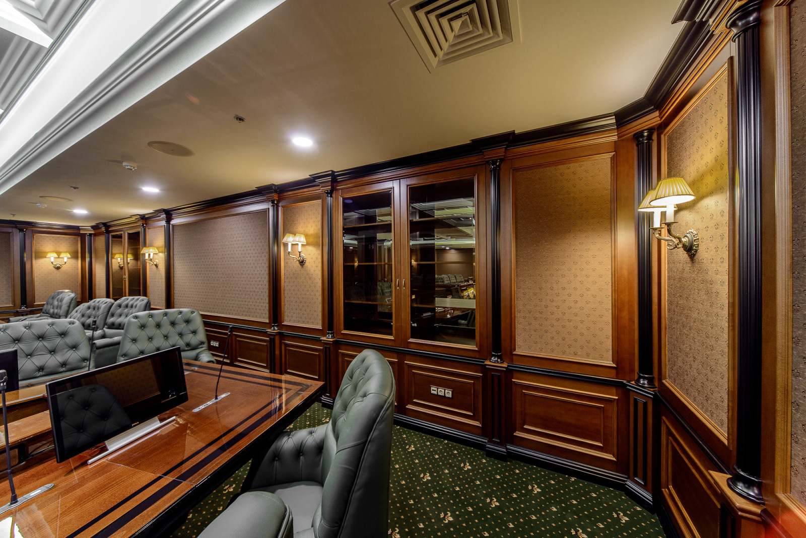 Конференц зал на 39 VIP. Гостиница Рэдиссон Лазурная