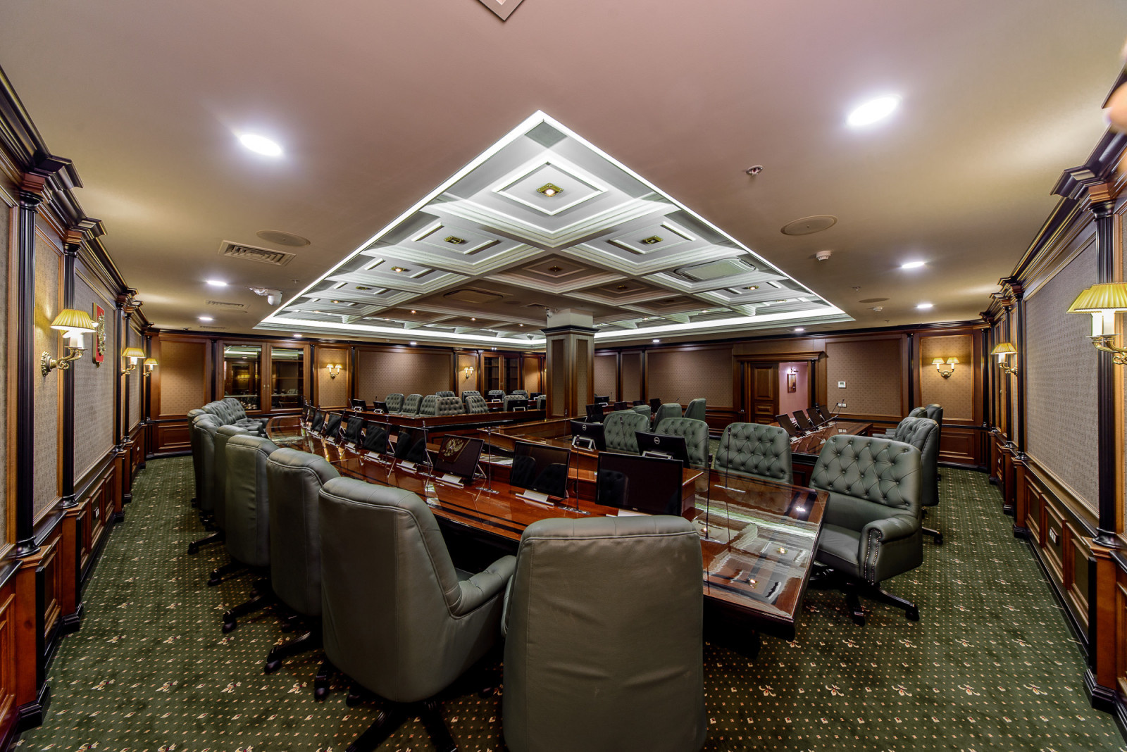 Конференц зал на 39 VIP. Гостиница Рэдиссон Лазурная