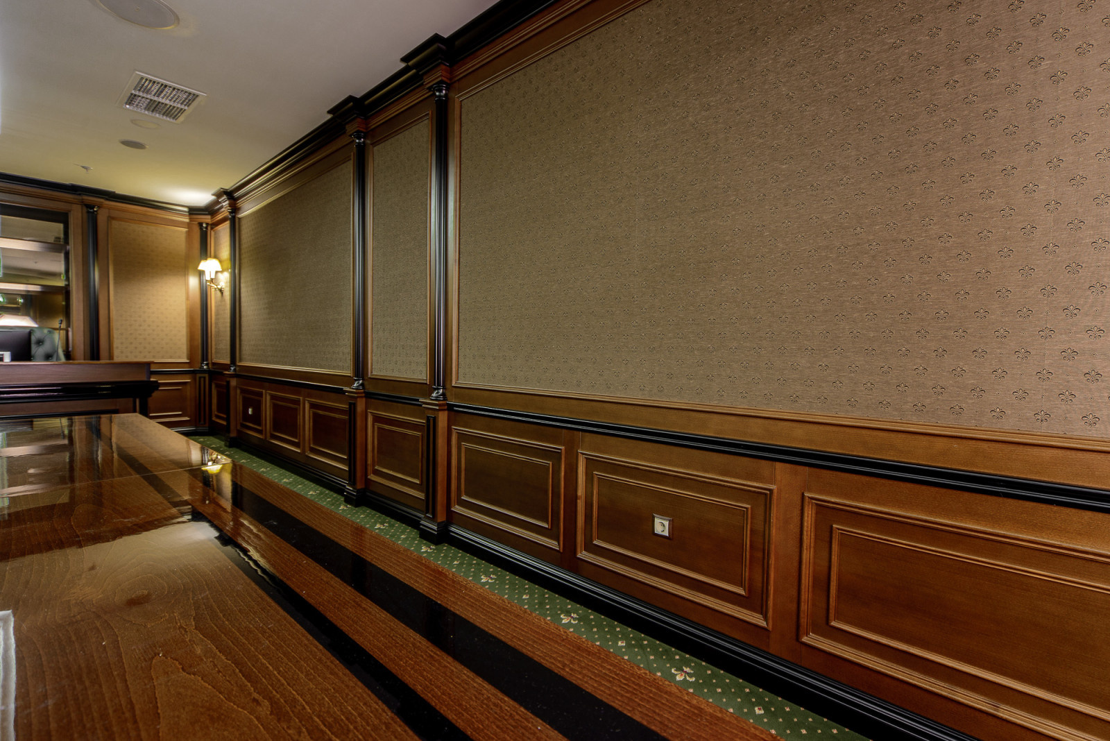 Конференц зал на 39 VIP. Гостиница Рэдиссон Лазурная